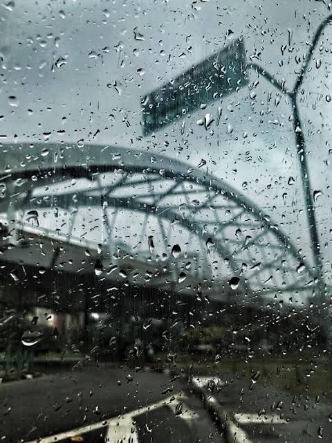 Com mau tempo desde a madrugada, Osasco amanhece com chuva forte.
