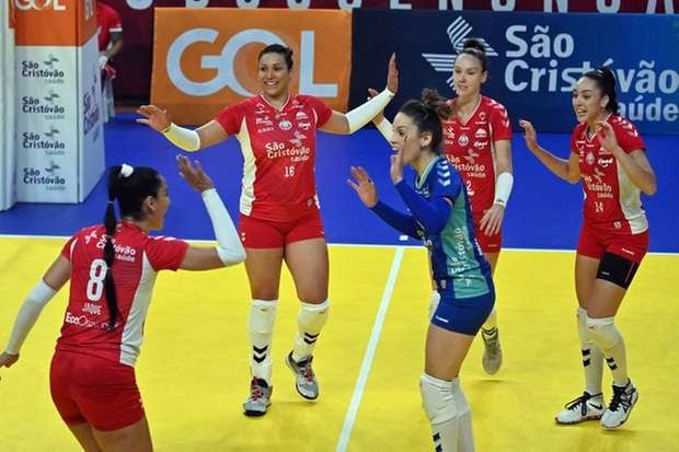 Osasco vence e assume liderança da superliga feminina de vôlei
