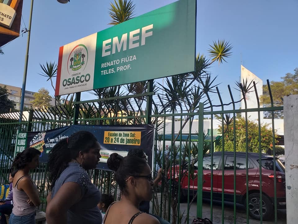 Pais de alunos se revoltam com demora para arrumar a bomba da caixa d'água